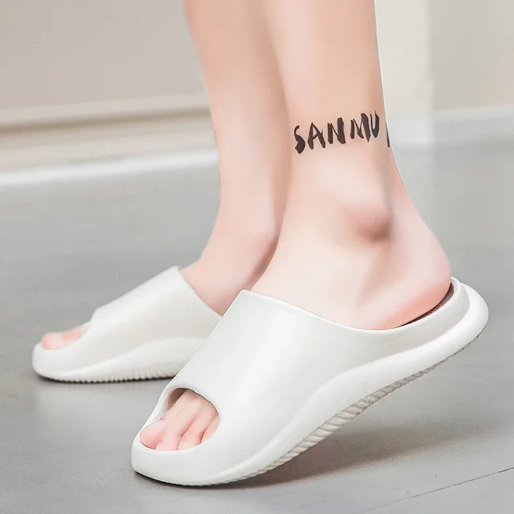 A Couple of Flip-flops for Men To Wear Outside in Summer. They Are Lightweight, Anti-slip and Casual Cooling Slippers