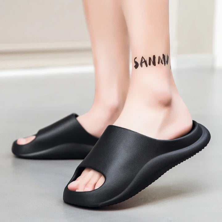 A Couple of Flip-flops for Men To Wear Outside in Summer. They Are Lightweight, Anti-slip and Casual Cooling Slippers