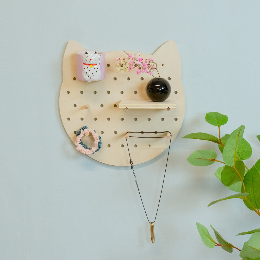 Pegboard-organizer in Kitty Shape