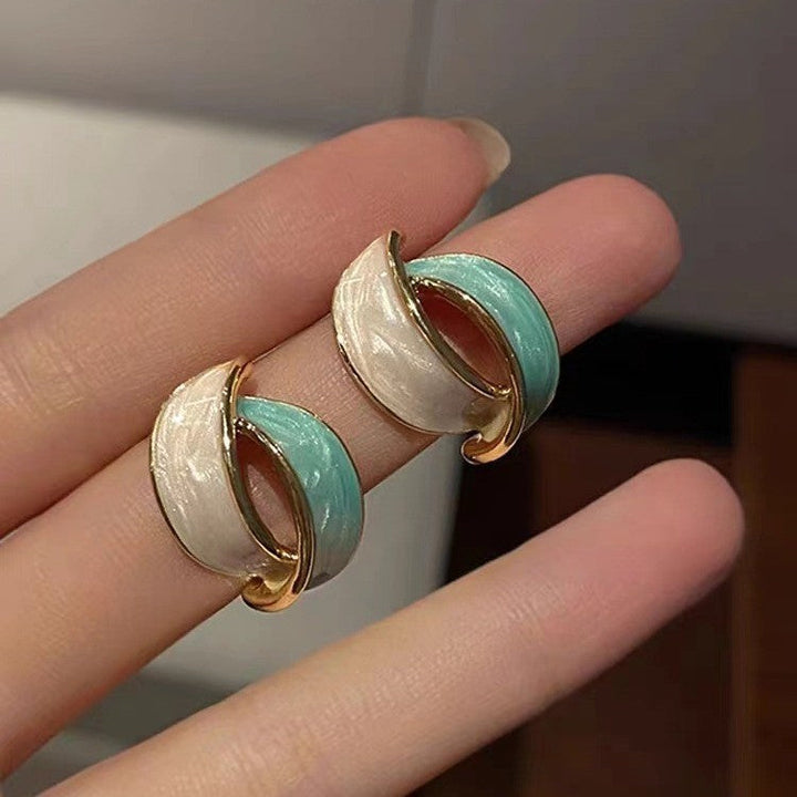 Cross-Curved Ear Studs