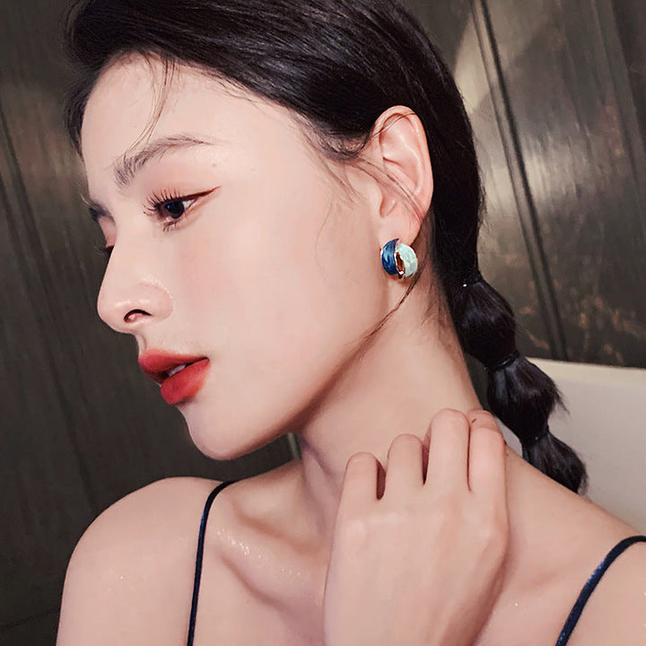 Cross-Curved Ear Studs