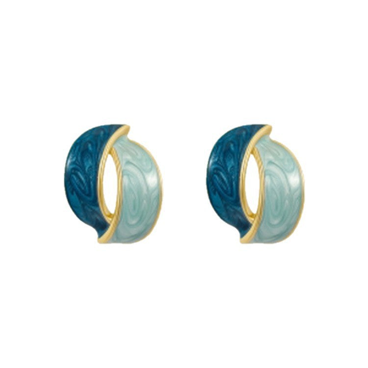 Cross-Curved Ear Studs
